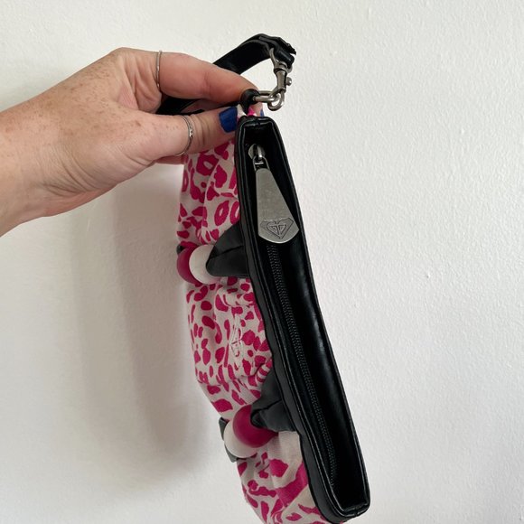 ‼️END OF SUMMER SALE ‼️
 Y2K Roxy Pink & White Clutch - Picture 4 of 4